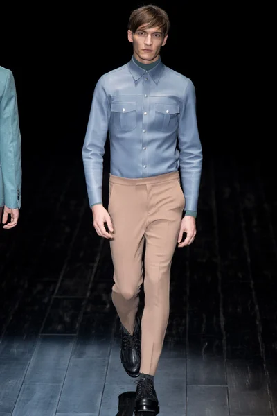Look 10